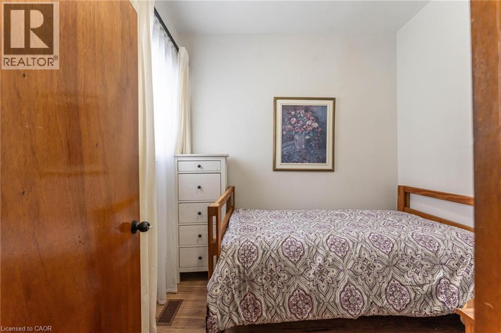 104 Mulberry Street, Hamilton, ON - Indoor Photo Showing Bedroom