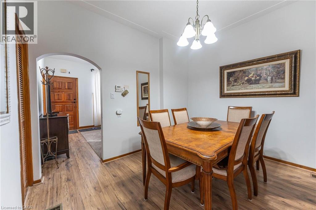 104 Mulberry Street, Hamilton, ON - Indoor Photo Showing Dining Room