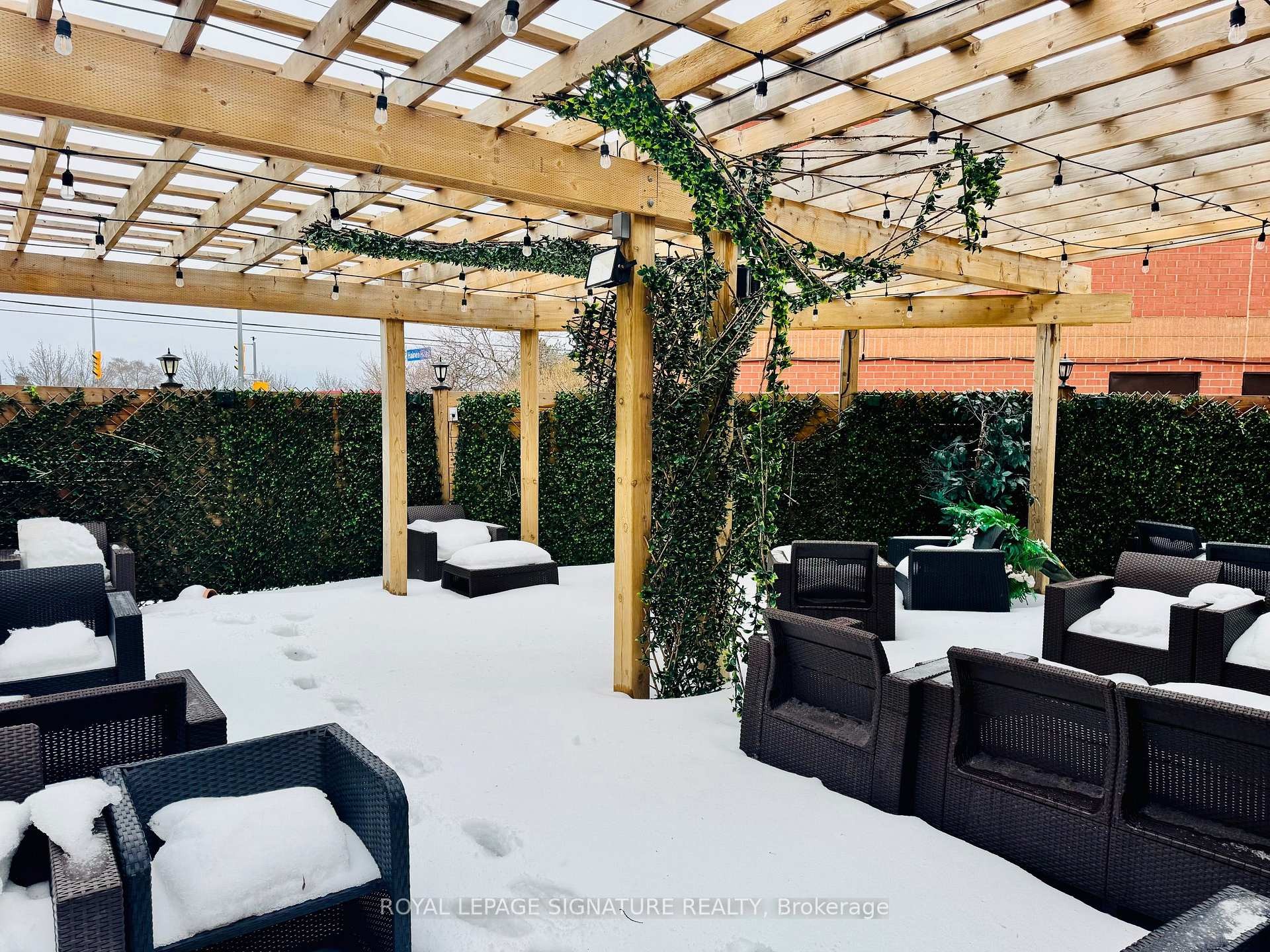 803 Dundas Street E, Mississauga, ON