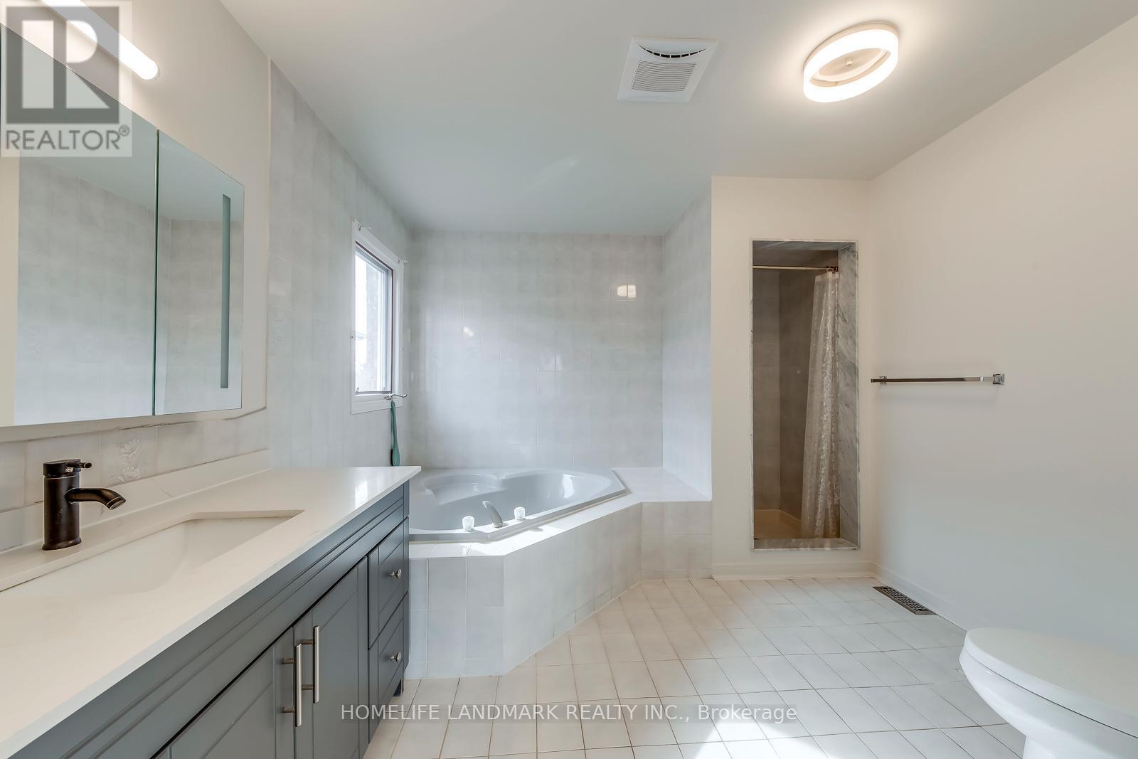 5492 Haddon Hall Road, Mississauga, ON - Indoor Photo Showing Bathroom