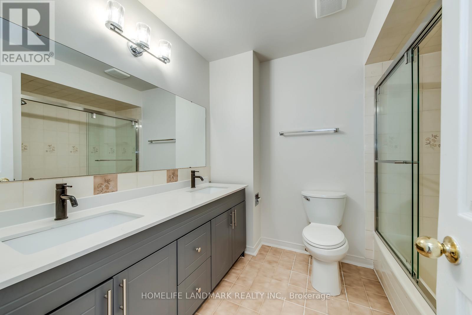 5492 Haddon Hall Road, Mississauga, ON - Indoor Photo Showing Bathroom