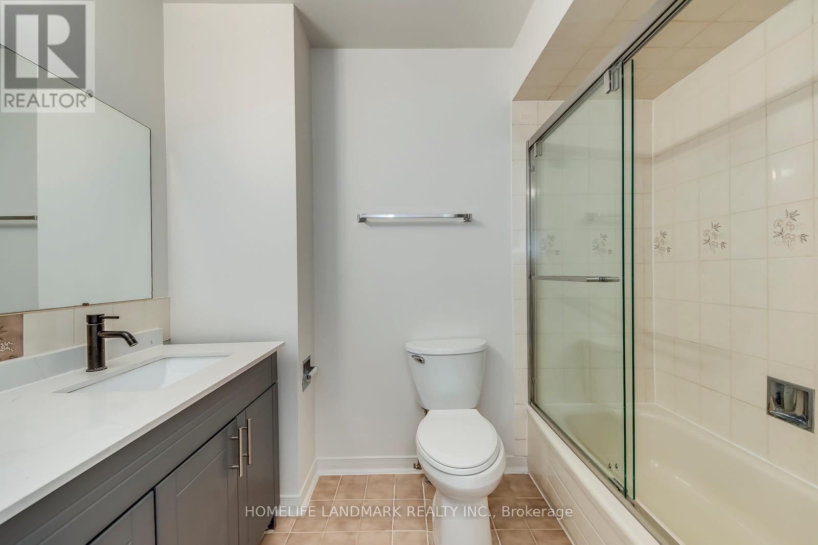 5492 Haddon Hall Road, Mississauga, ON - Indoor Photo Showing Bathroom