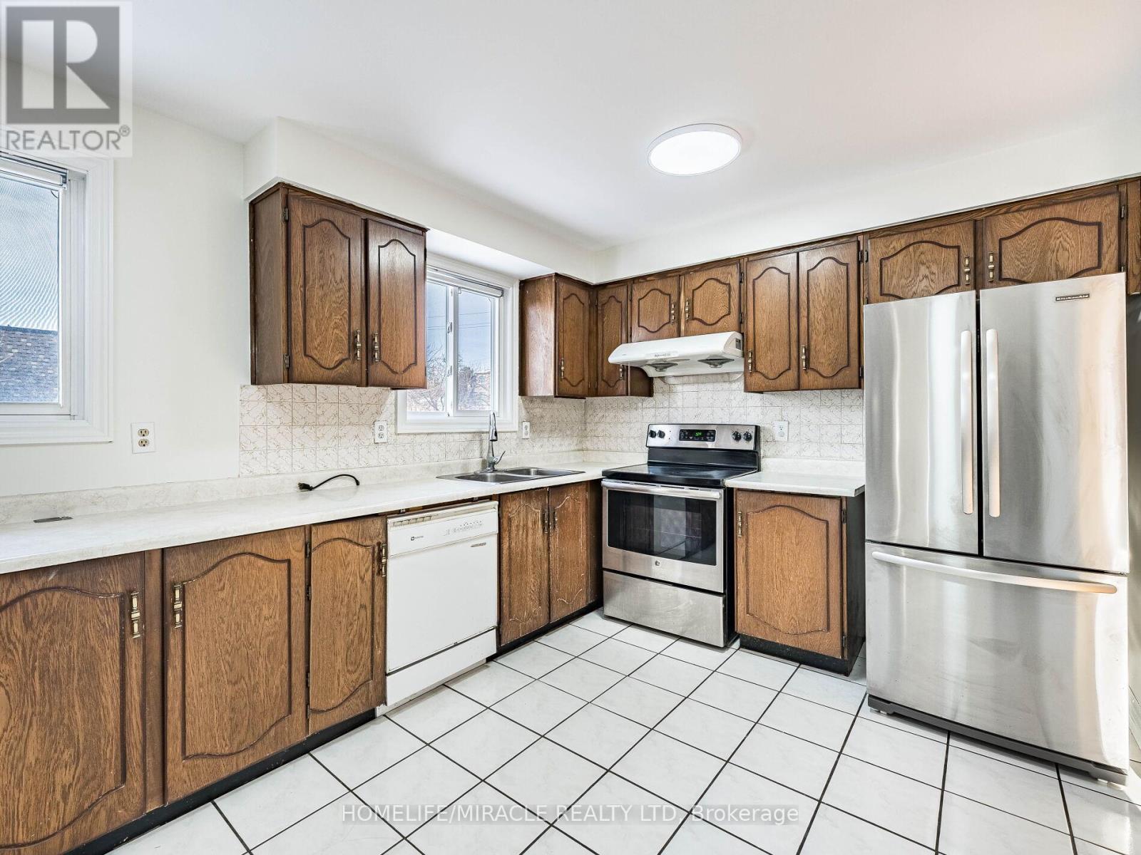 209 Apache Trail, Toronto, ON - Indoor Photo Showing Kitchen With Double Sink