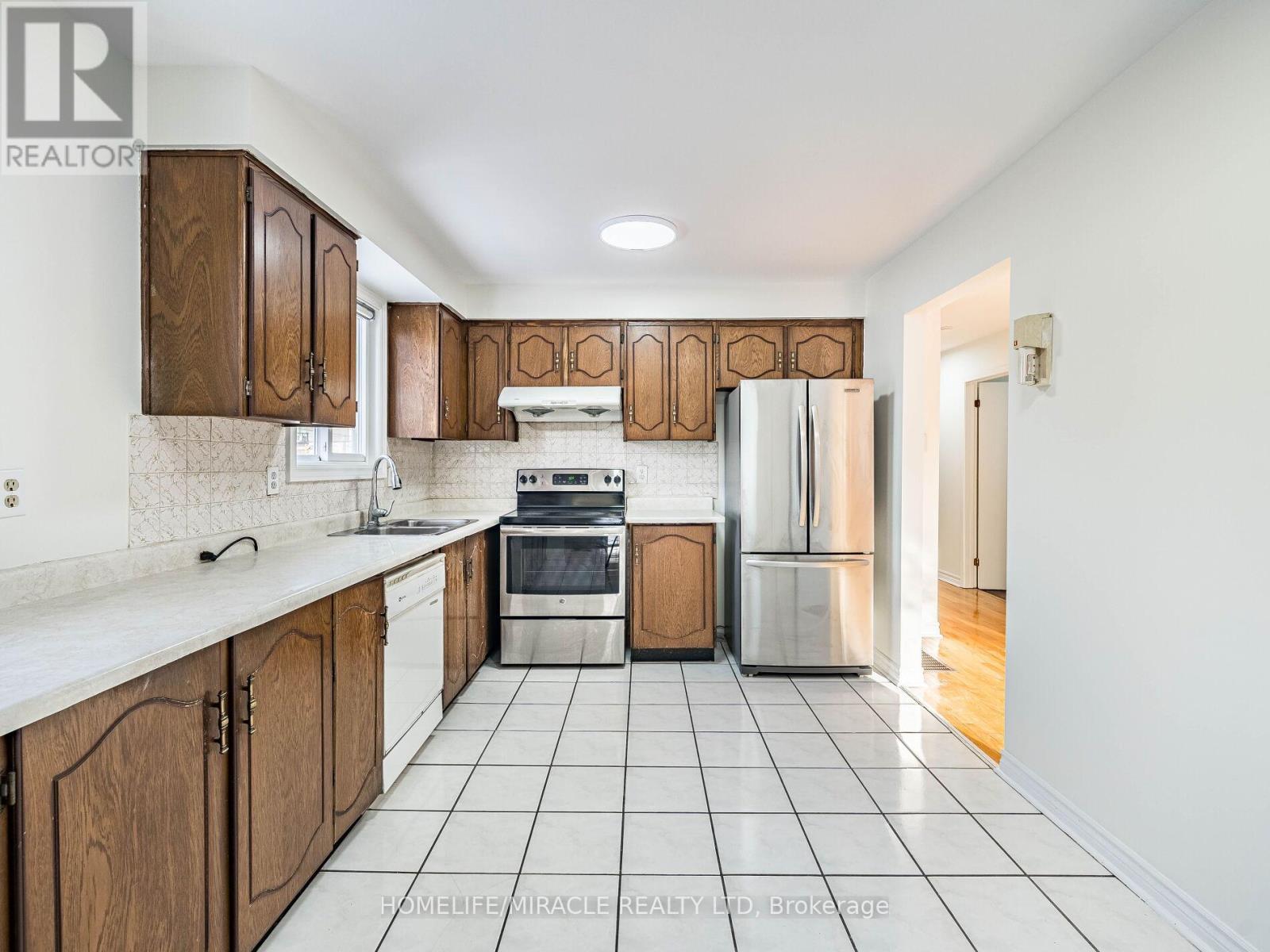 209 Apache Trail, Toronto, ON - Indoor Photo Showing Kitchen