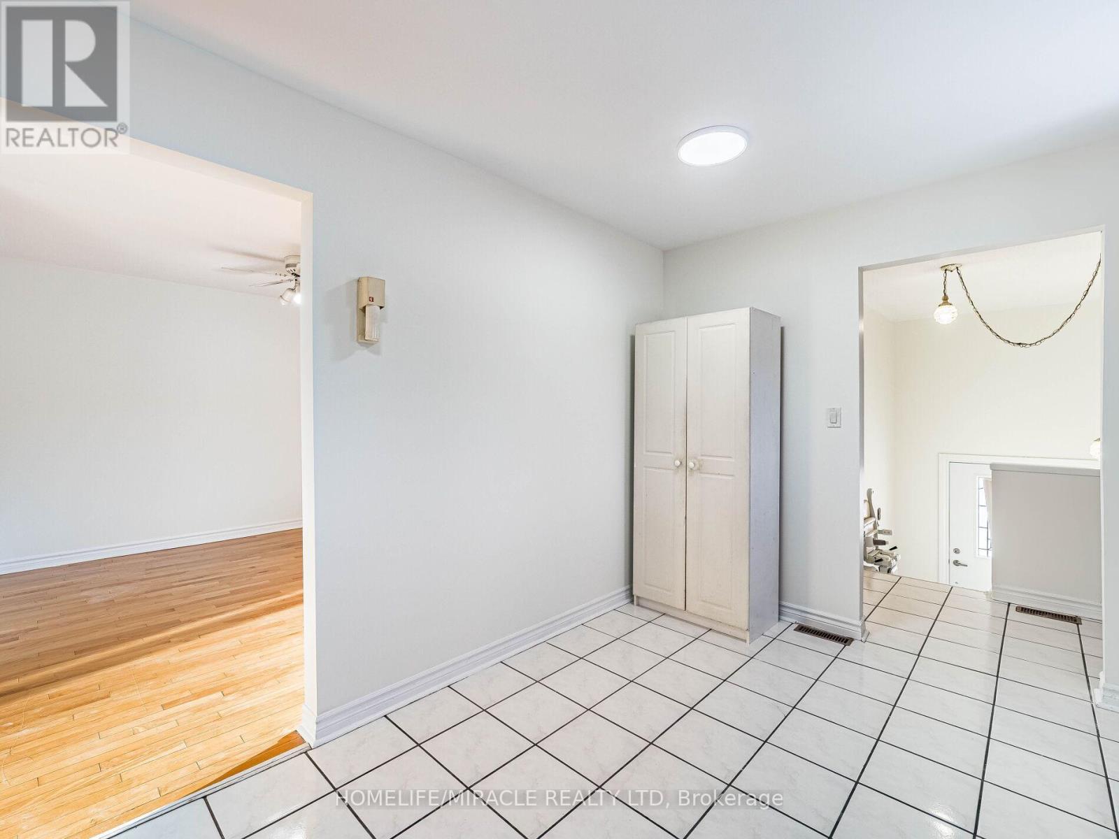 209 Apache Trail, Toronto, ON - Indoor Photo Showing Other Room