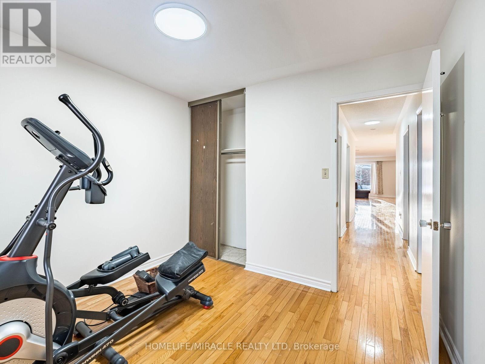 209 Apache Trail, Toronto, ON - Indoor Photo Showing Gym Room