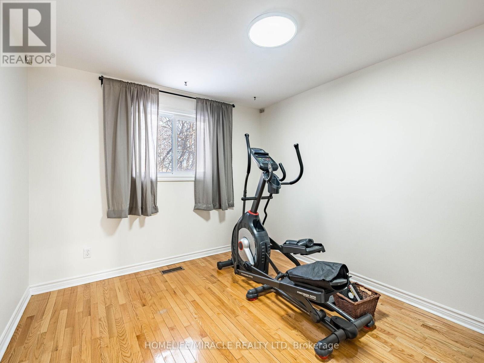 209 Apache Trail, Toronto, ON - Indoor Photo Showing Gym Room