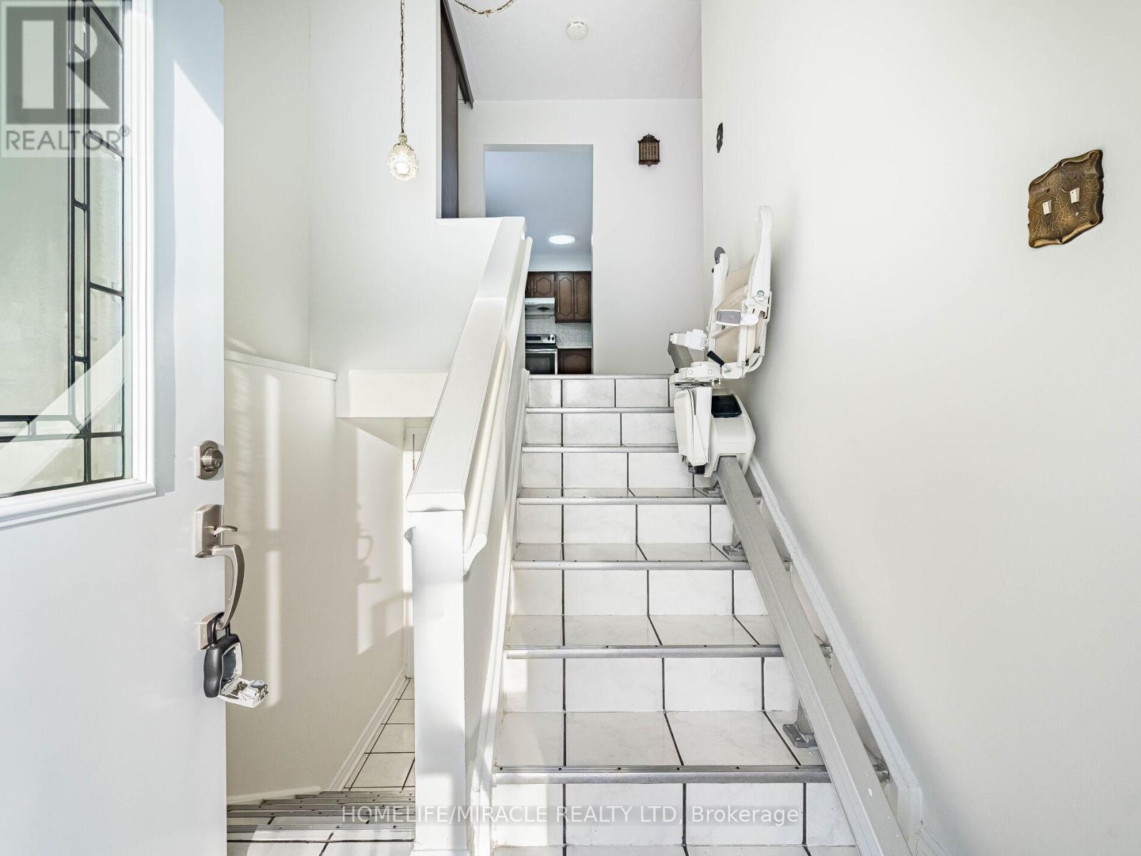 209 Apache Trail, Toronto, ON -