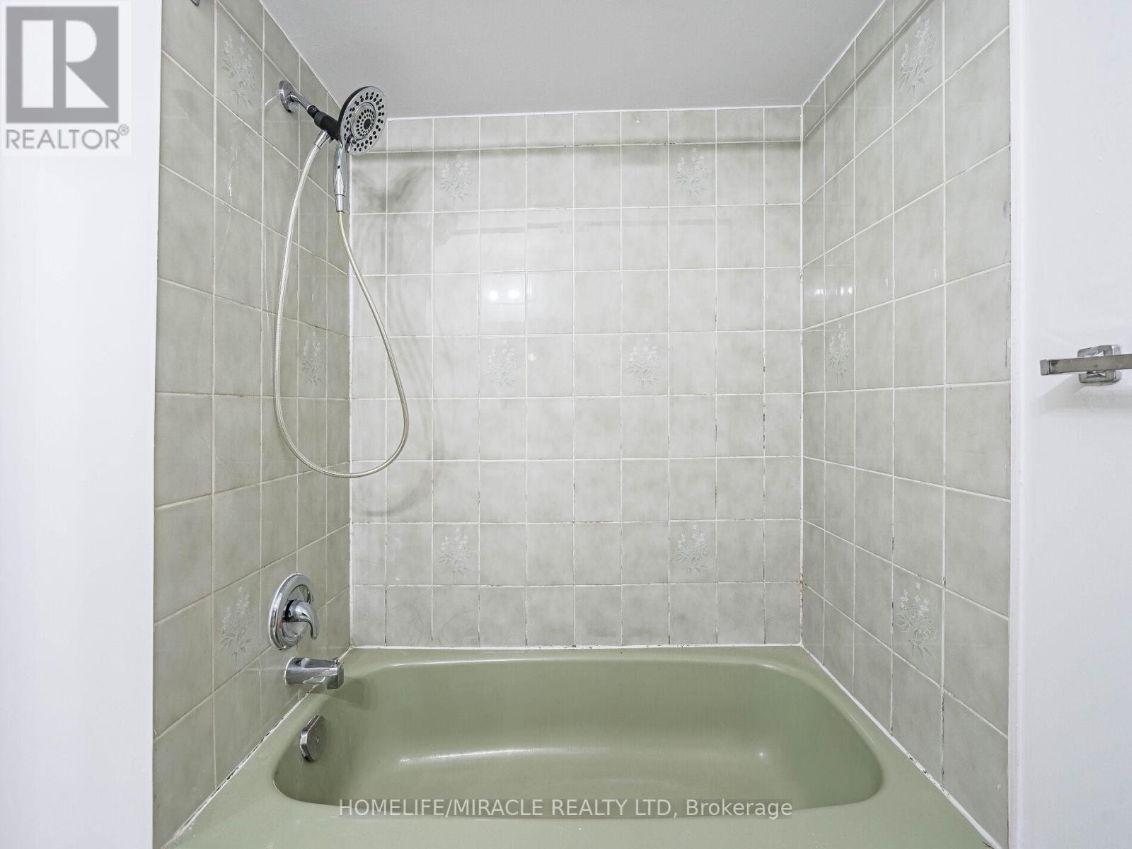 209 Apache Trail, Toronto, ON - Indoor Photo Showing Bathroom