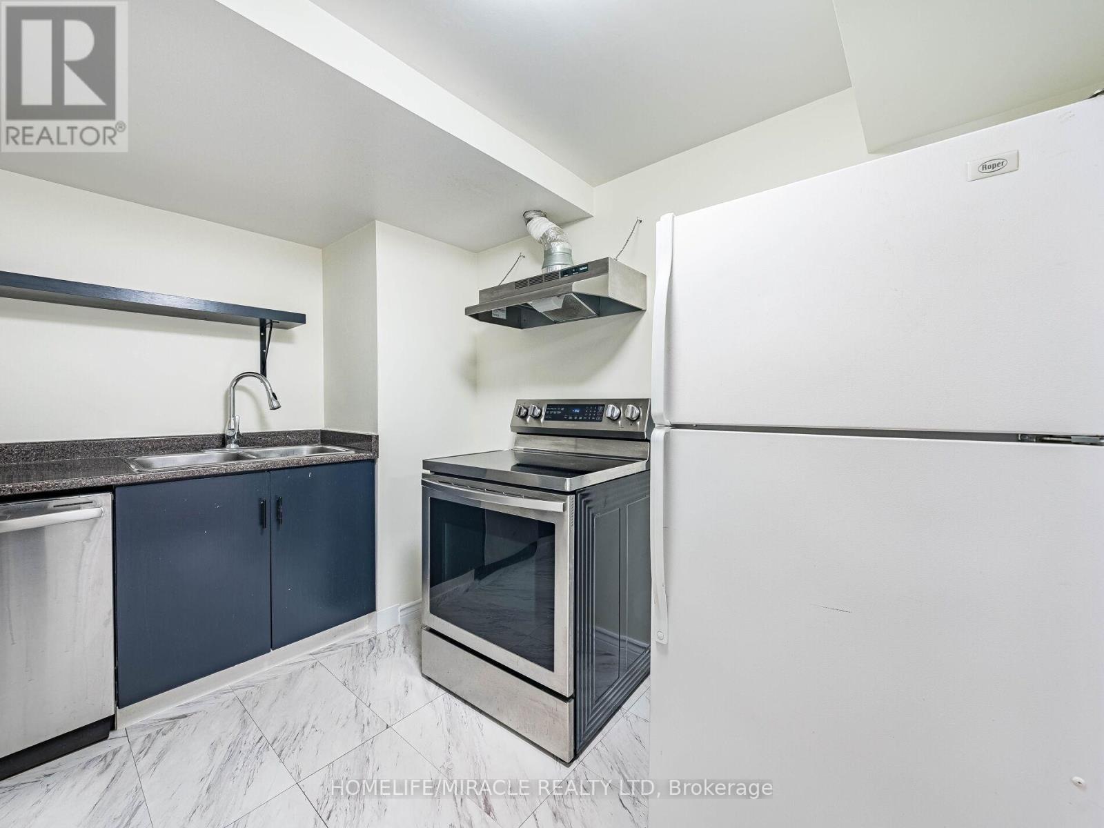 209 Apache Trail, Toronto, ON - Indoor Photo Showing Kitchen