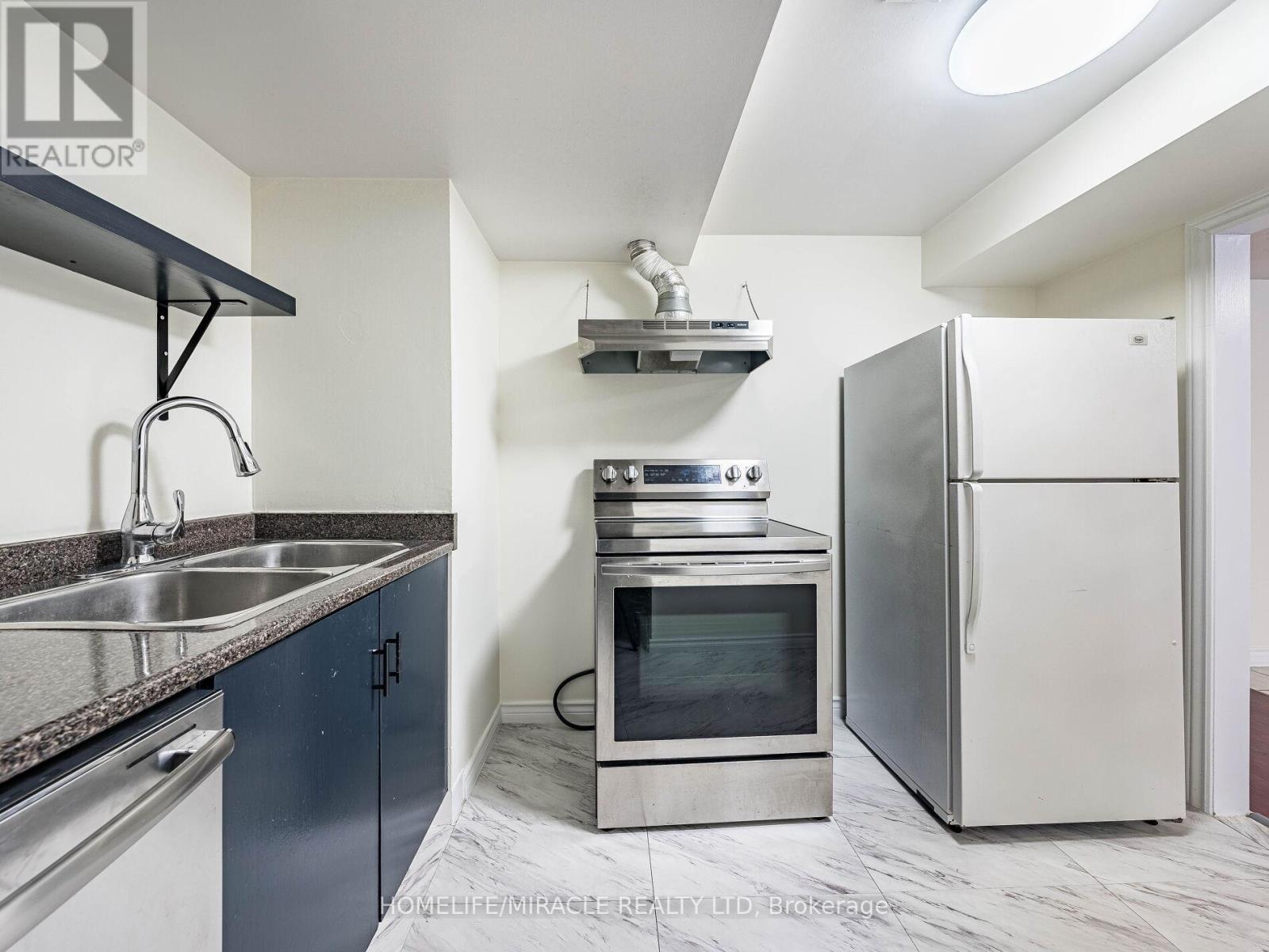 209 Apache Trail, Toronto, ON - Indoor Photo Showing Kitchen With Double Sink