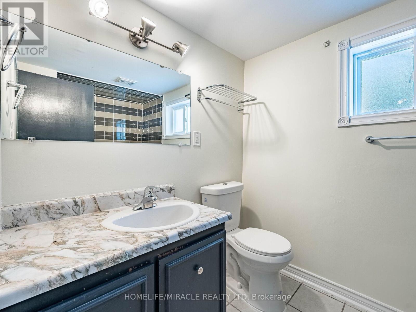 209 Apache Trail, Toronto, ON - Indoor Photo Showing Bathroom