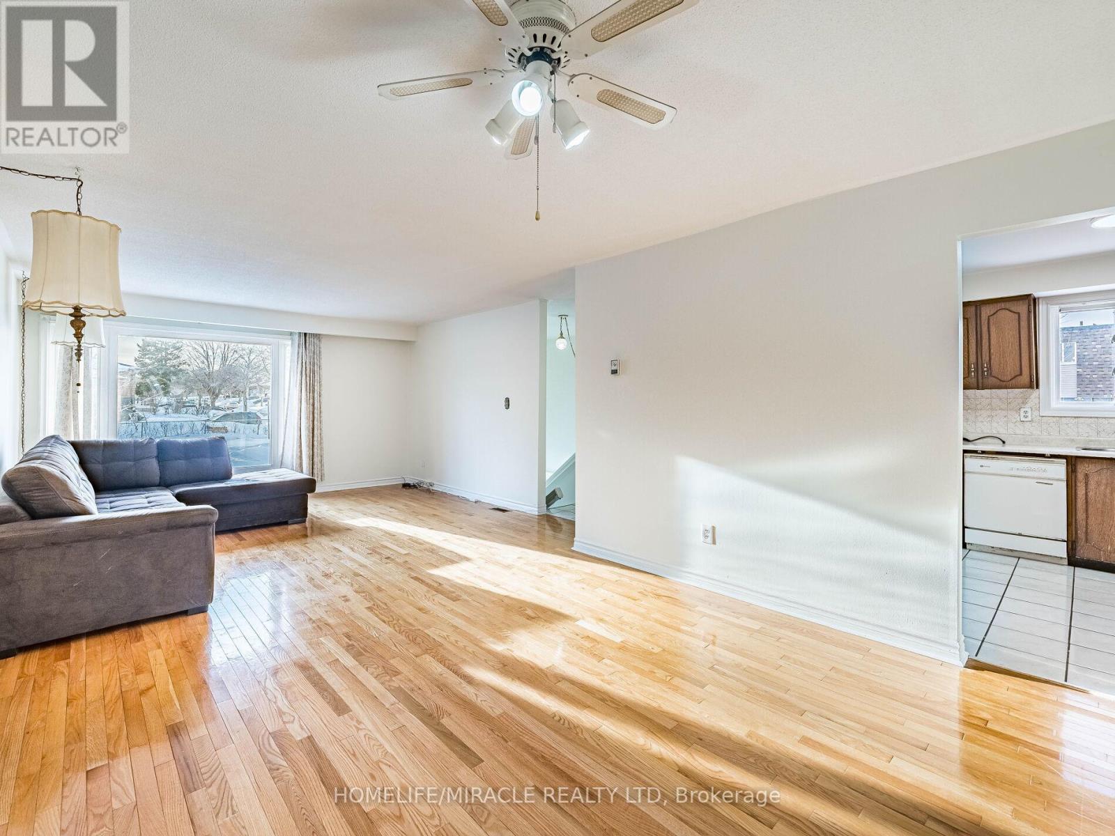209 Apache Trail, Toronto, ON - Indoor
