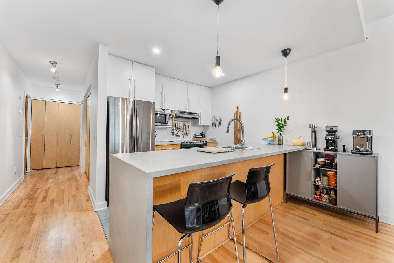 Kitchen - 2-1919 Rue Beaudry, Montréal (Ville-Marie), QC - Indoor Photo Showing Kitchen With Upgraded Kitchen