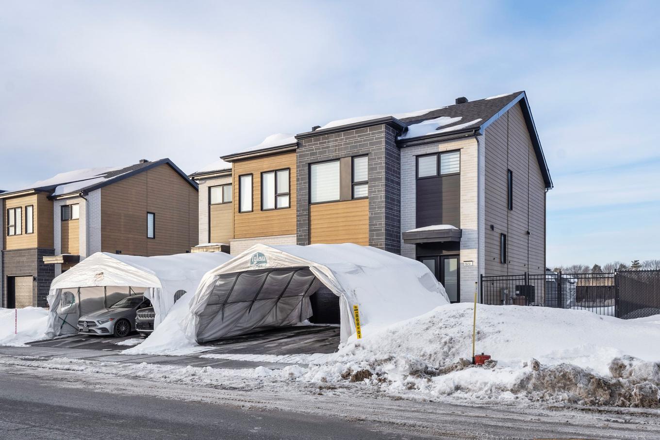 Frontage - 579 Rue O'Diana, Terrebonne (Lachenaie), QC - Outdoor