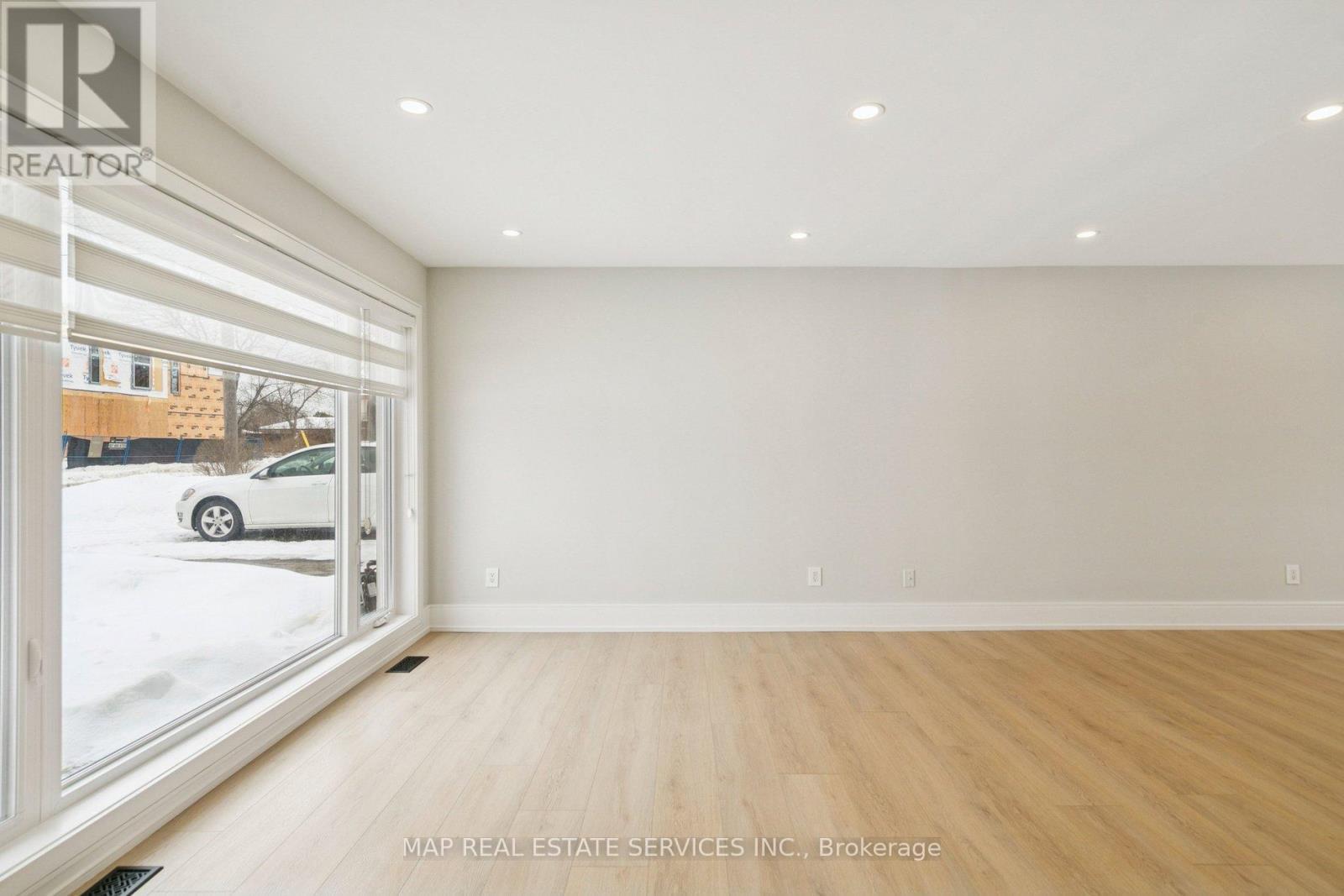260 Hillside Drive, Mississauga, ON - Indoor Photo Showing Other Room