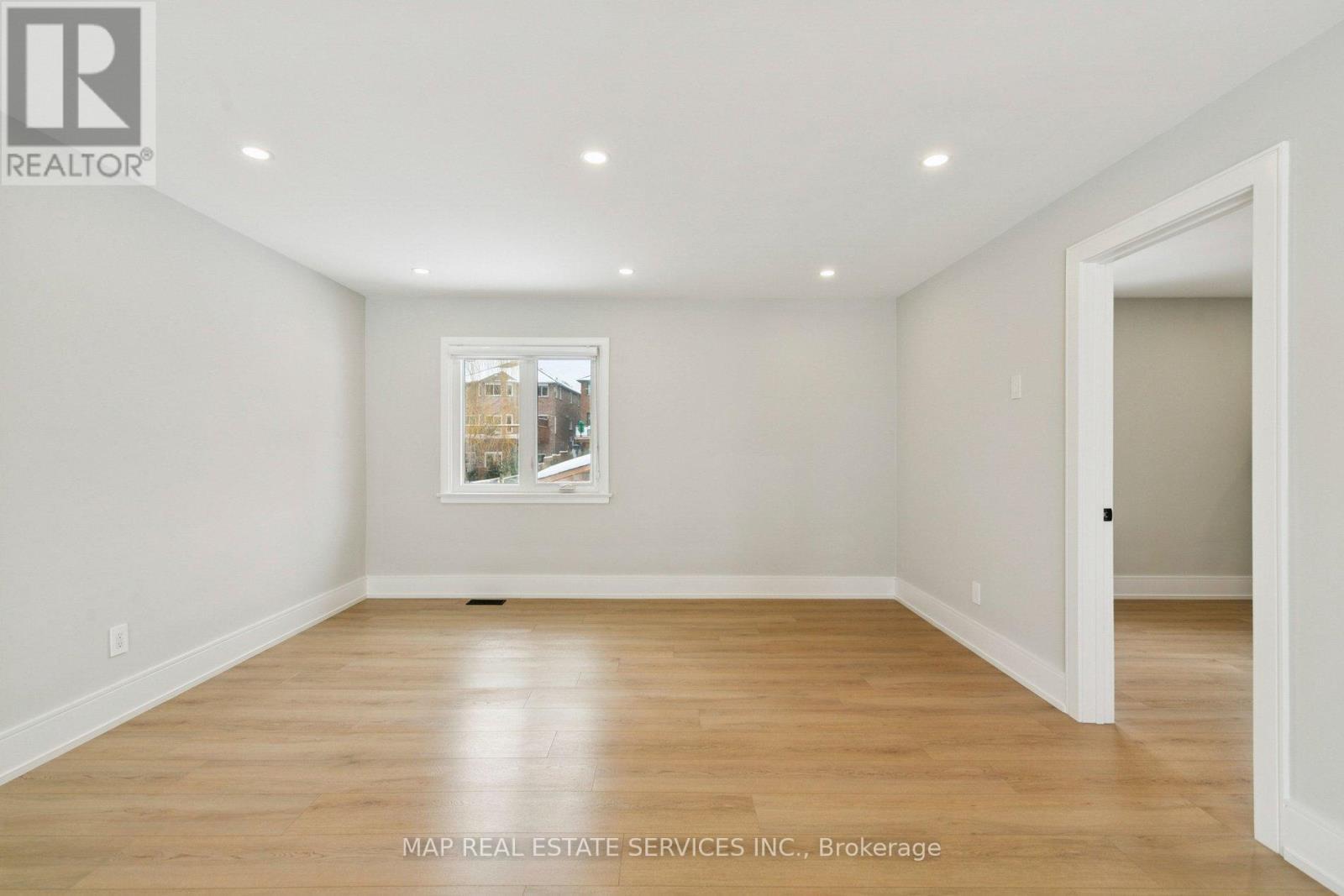 260 Hillside Drive, Mississauga, ON - Indoor Photo Showing Other Room