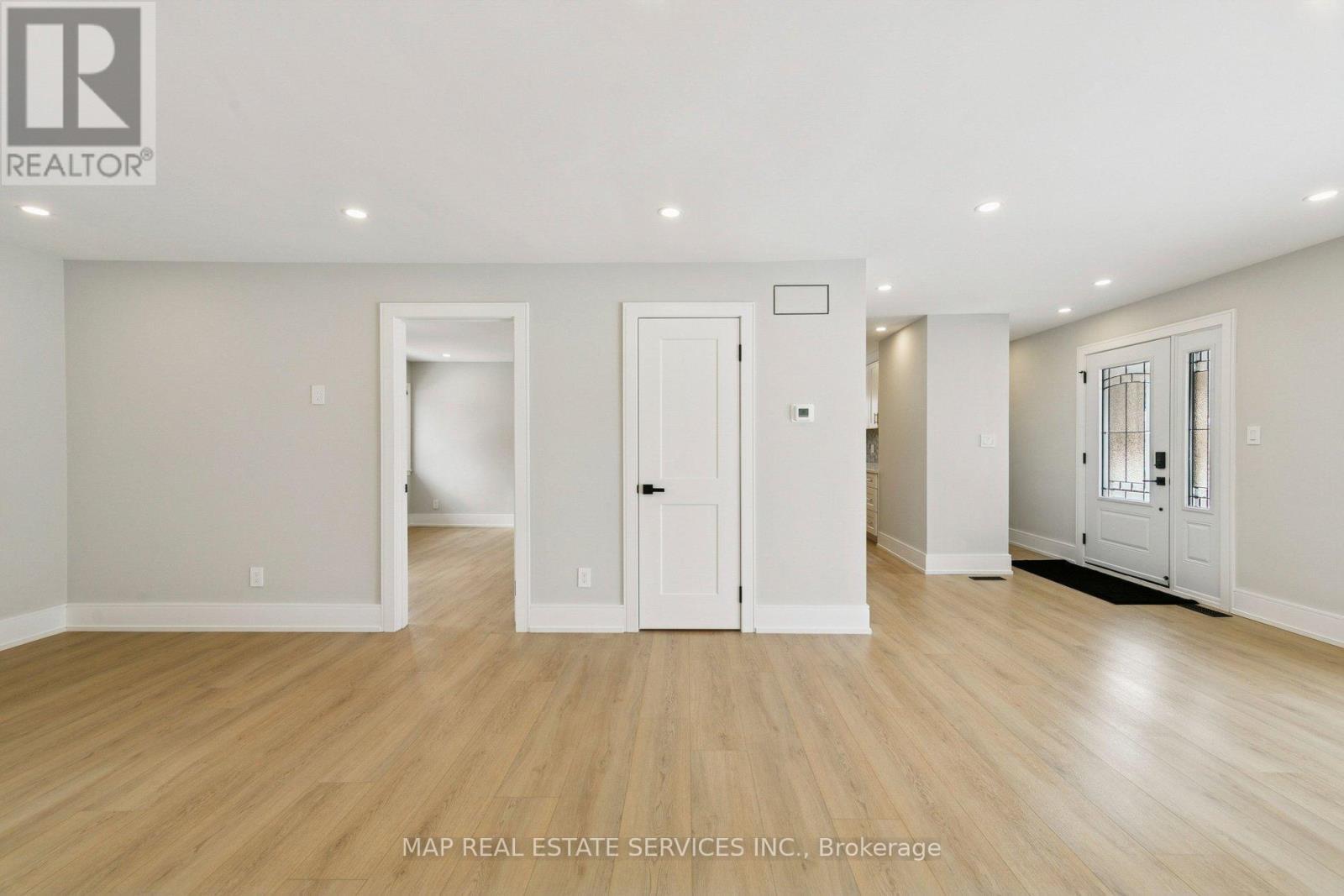 260 Hillside Drive, Mississauga, ON - Indoor Photo Showing Other Room