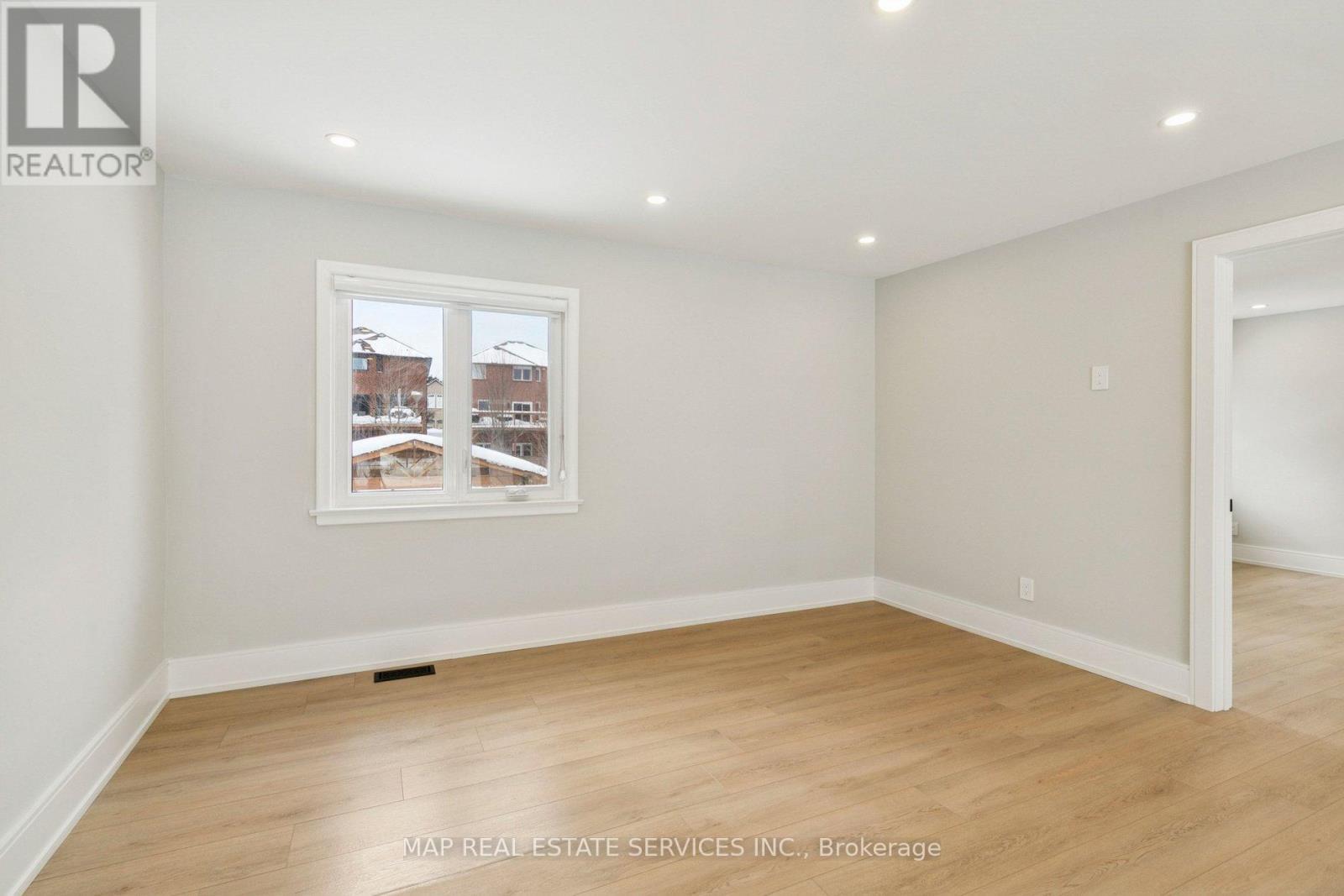 260 Hillside Drive, Mississauga, ON - Indoor Photo Showing Other Room