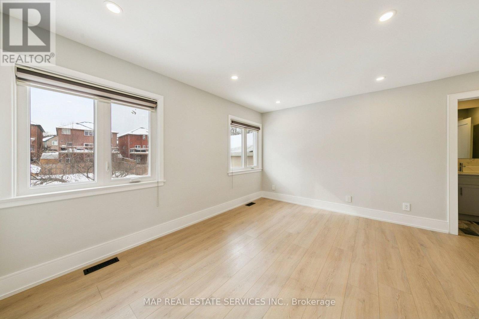 260 Hillside Drive, Mississauga, ON - Indoor Photo Showing Other Room