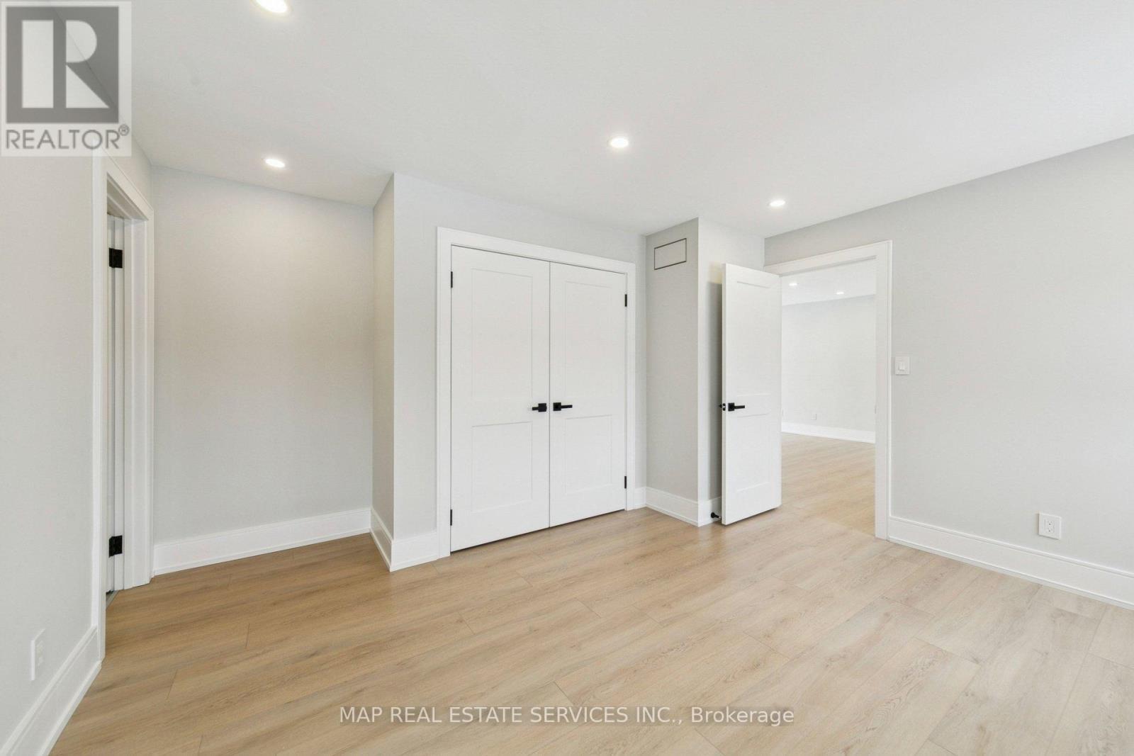 260 Hillside Drive, Mississauga, ON - Indoor Photo Showing Other Room