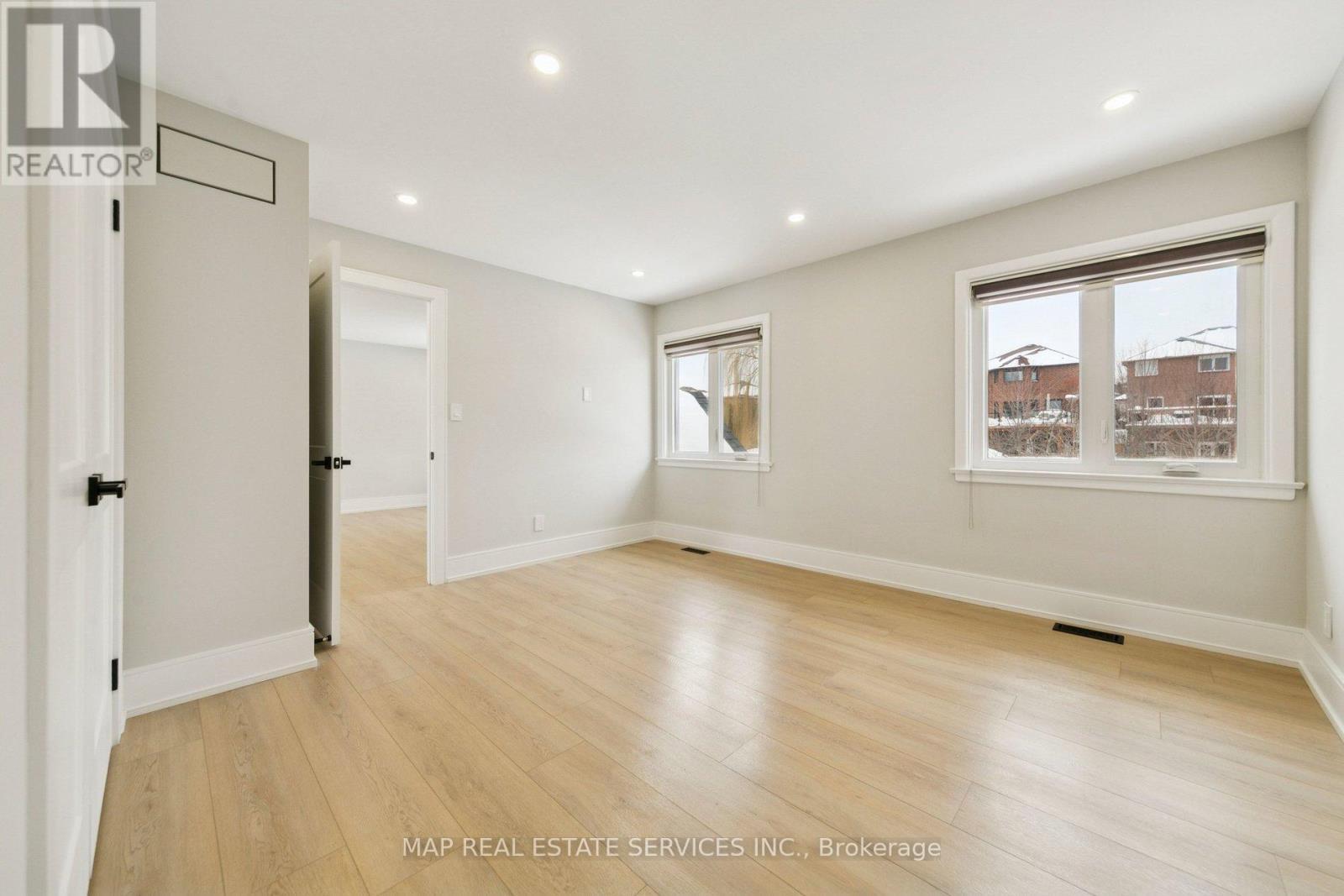 260 Hillside Drive, Mississauga, ON - Indoor Photo Showing Other Room