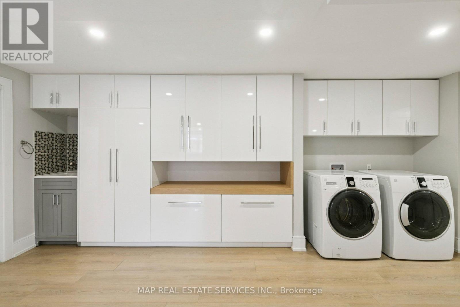260 Hillside Drive, Mississauga, ON - Indoor Photo Showing Laundry Room