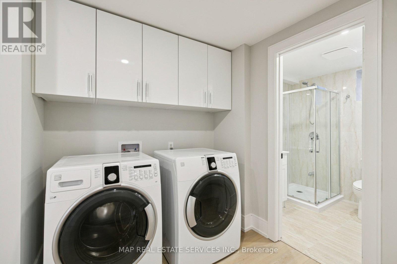 260 Hillside Drive, Mississauga, ON - Indoor Photo Showing Laundry Room