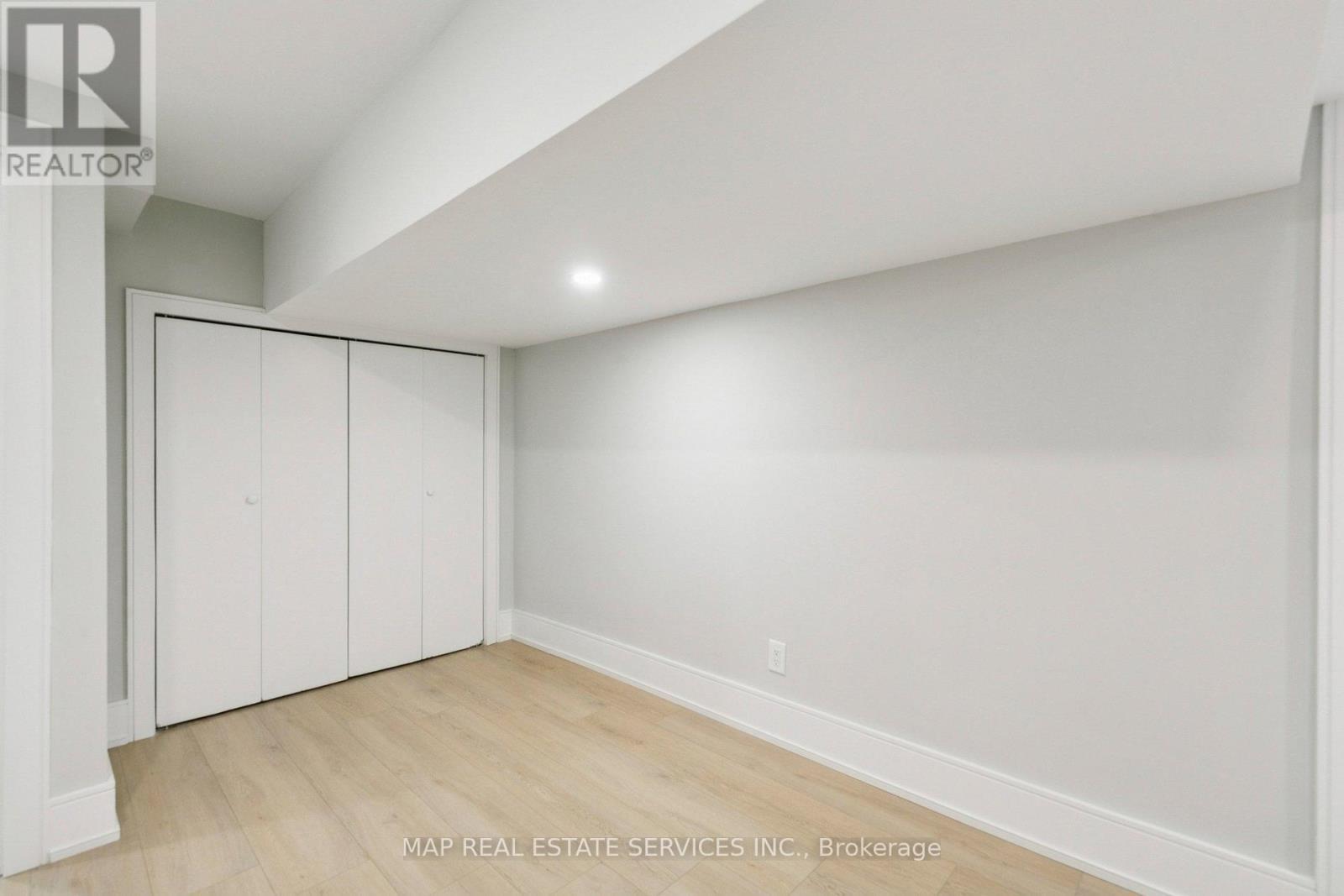 260 Hillside Drive, Mississauga, ON - Indoor Photo Showing Other Room