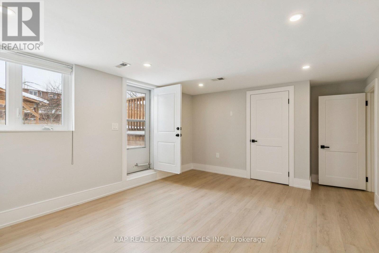260 Hillside Drive, Mississauga, ON - Indoor Photo Showing Other Room