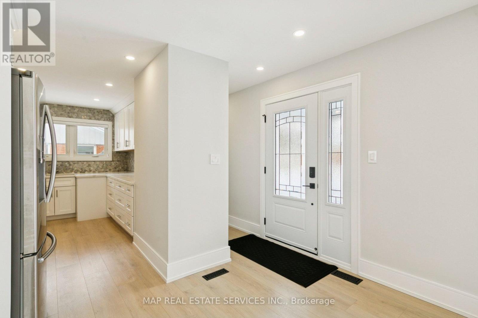 260 Hillside Drive, Mississauga, ON - Indoor Photo Showing Other Room