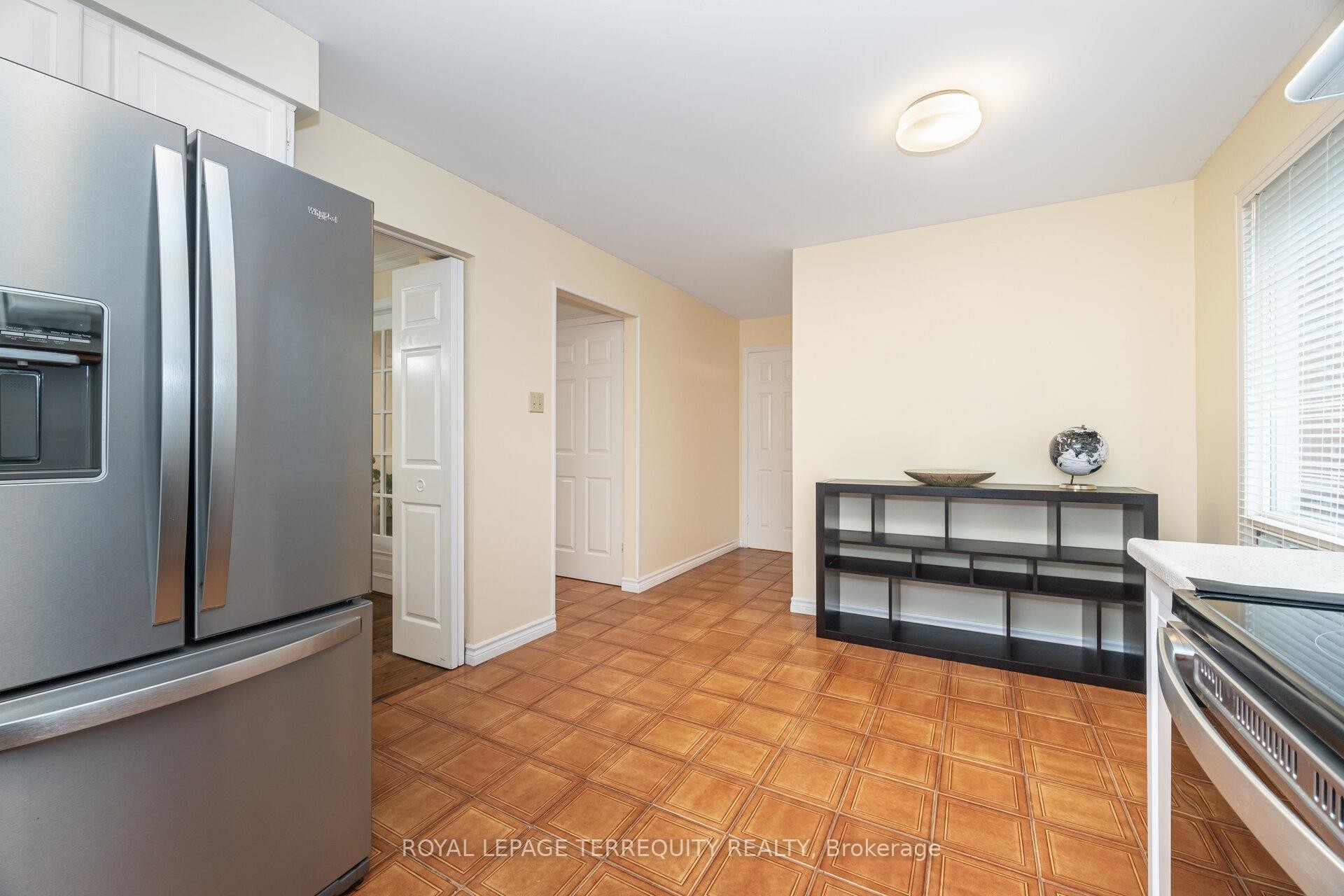 4085 Wheelwright Crescent, Mississauga, ON - Indoor Photo Showing Kitchen