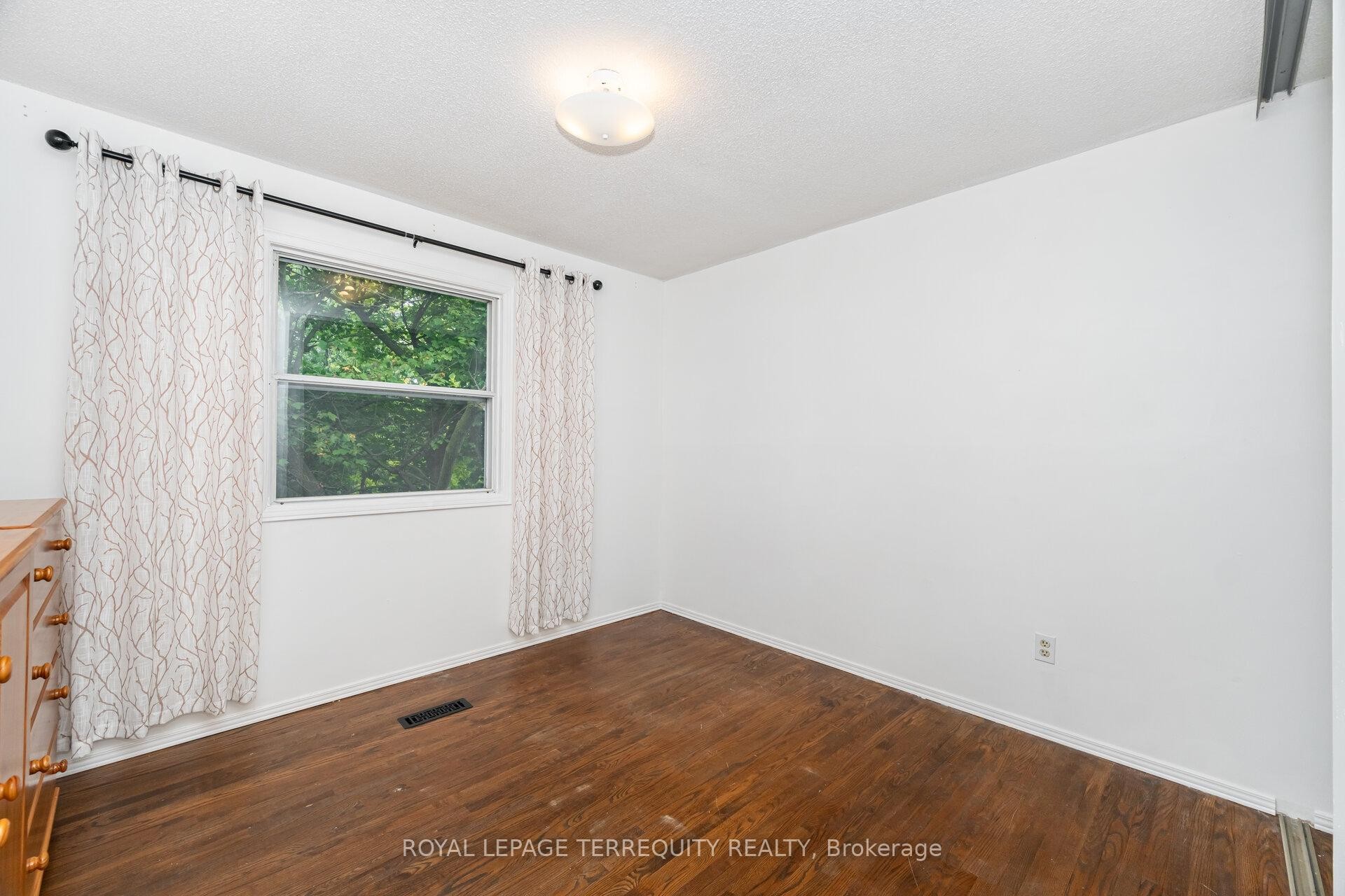 4085 Wheelwright Crescent, Mississauga, ON - Indoor Photo Showing Other Room