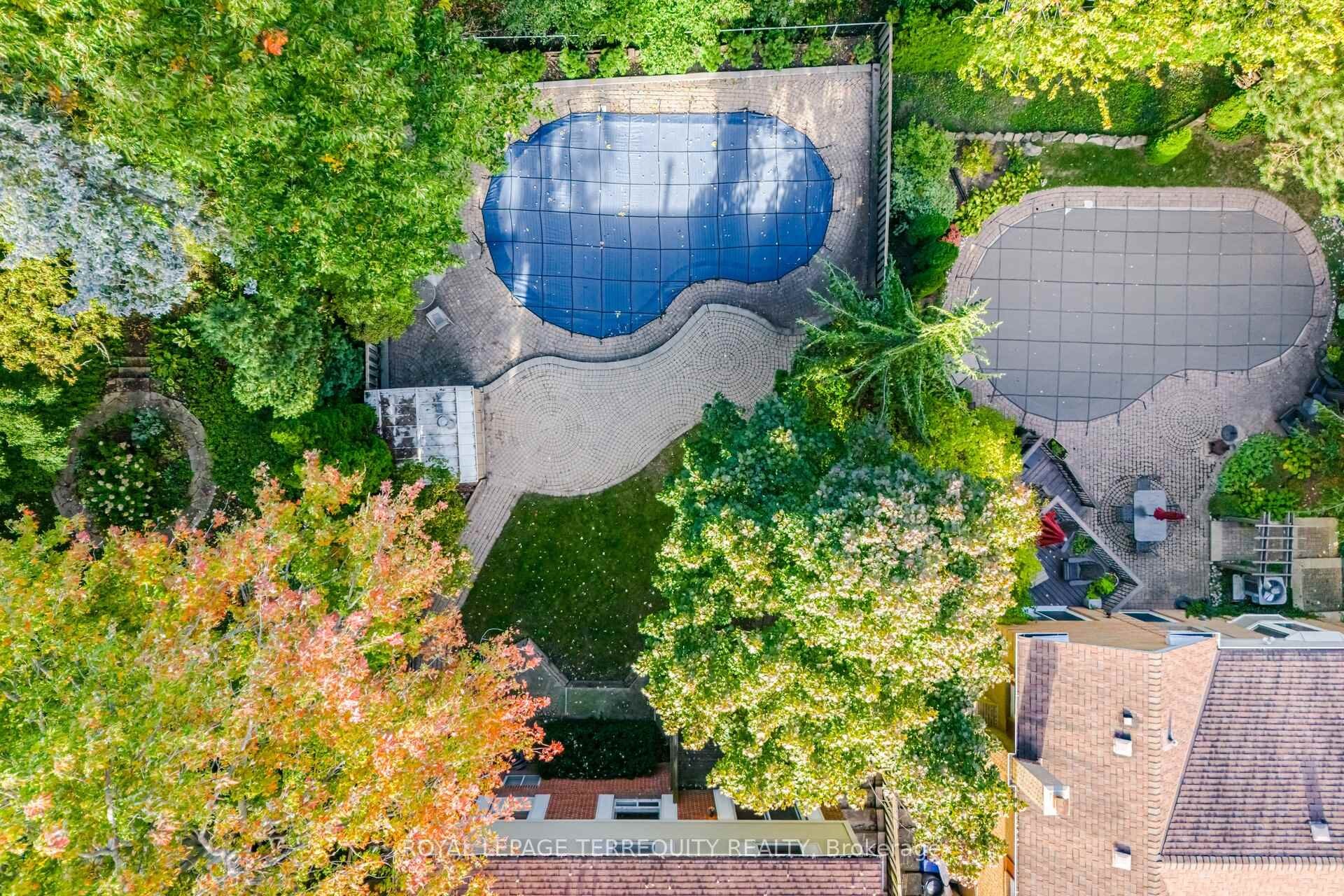 4085 Wheelwright Crescent, Mississauga, ON - Outdoor With In Ground Pool