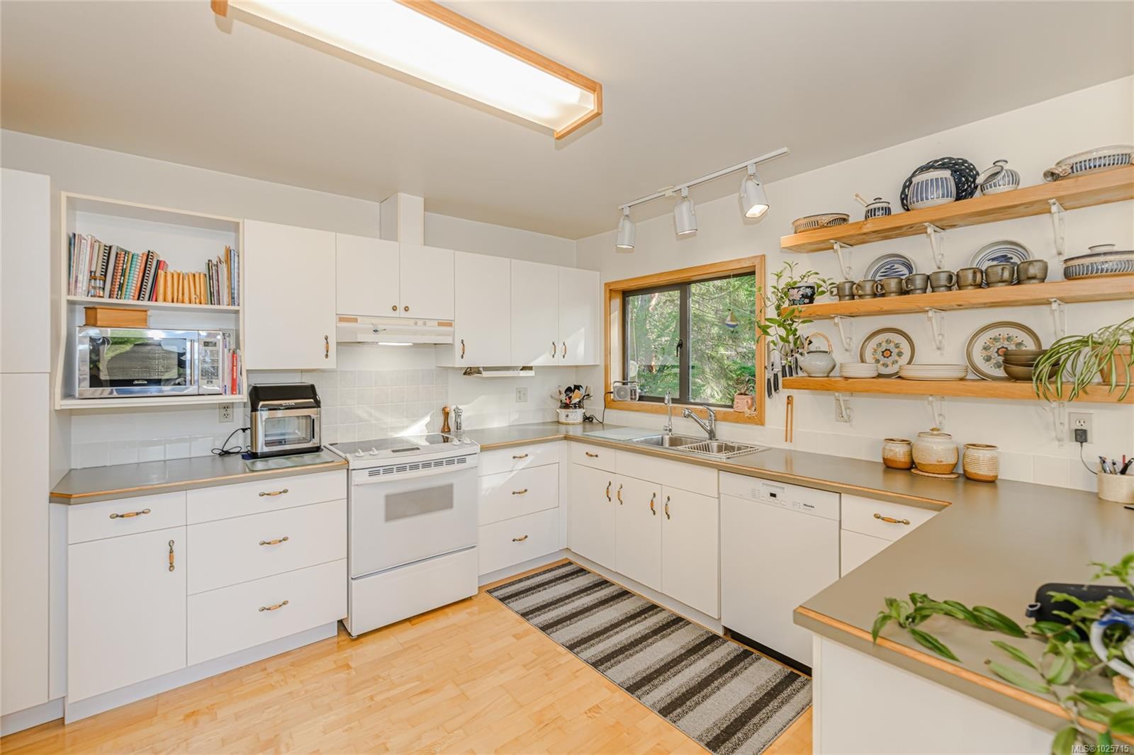 160 West Eagle Dr, Salt Spring, BC