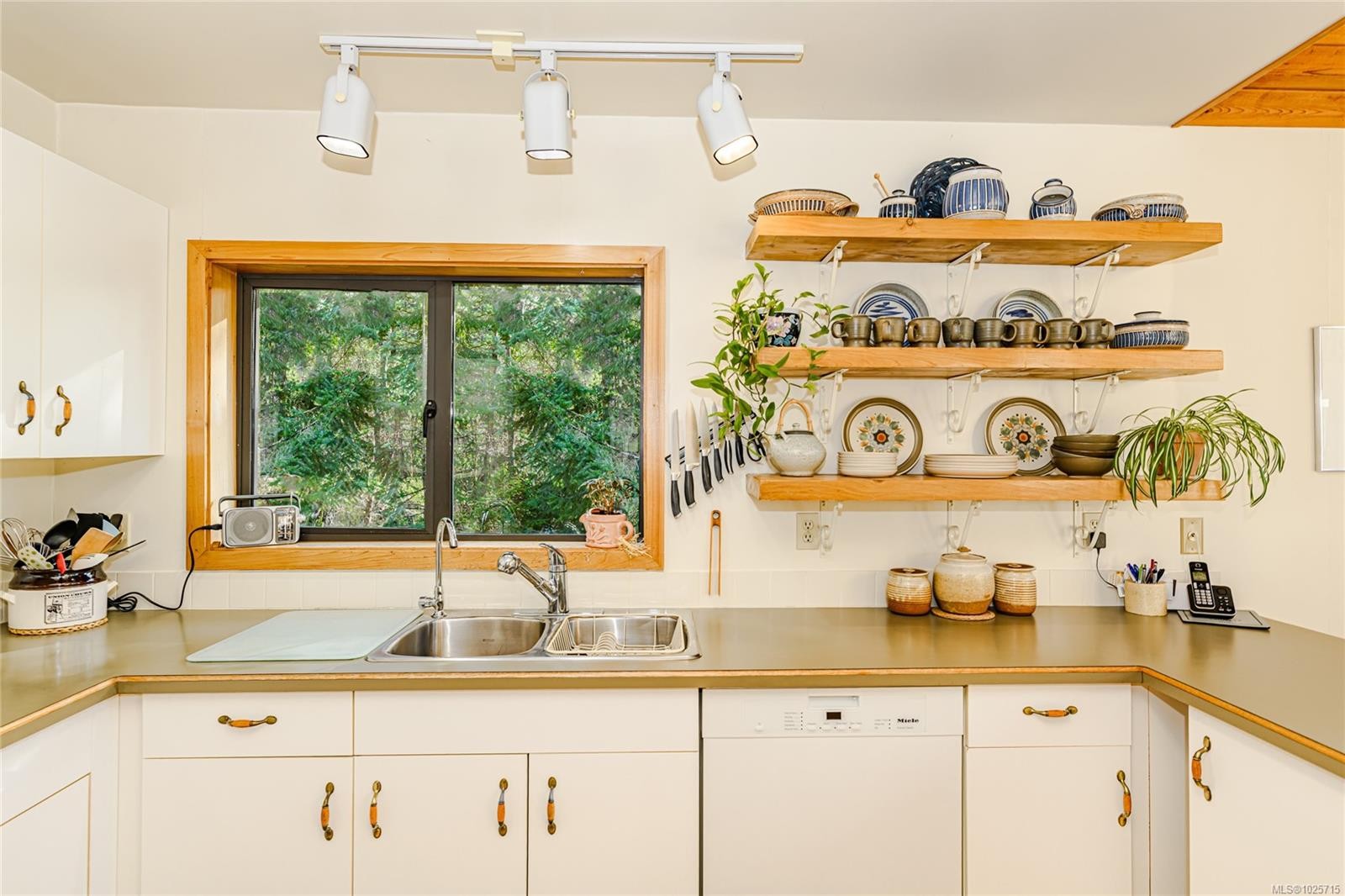 160 West Eagle Dr, Salt Spring, BC