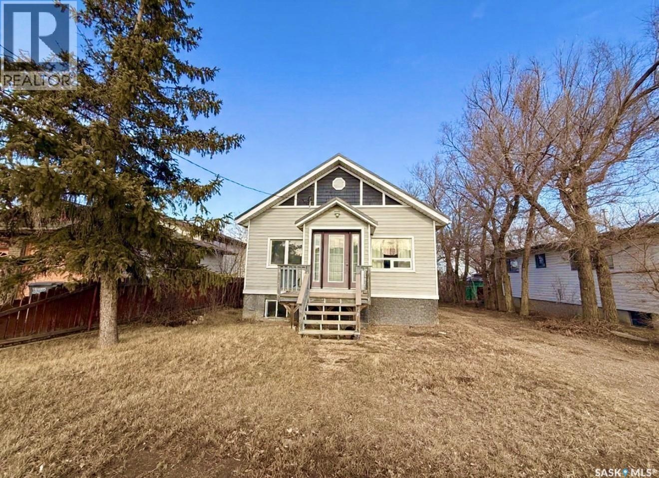 320 Herbert Avenue, Herbert, SK - Outdoor