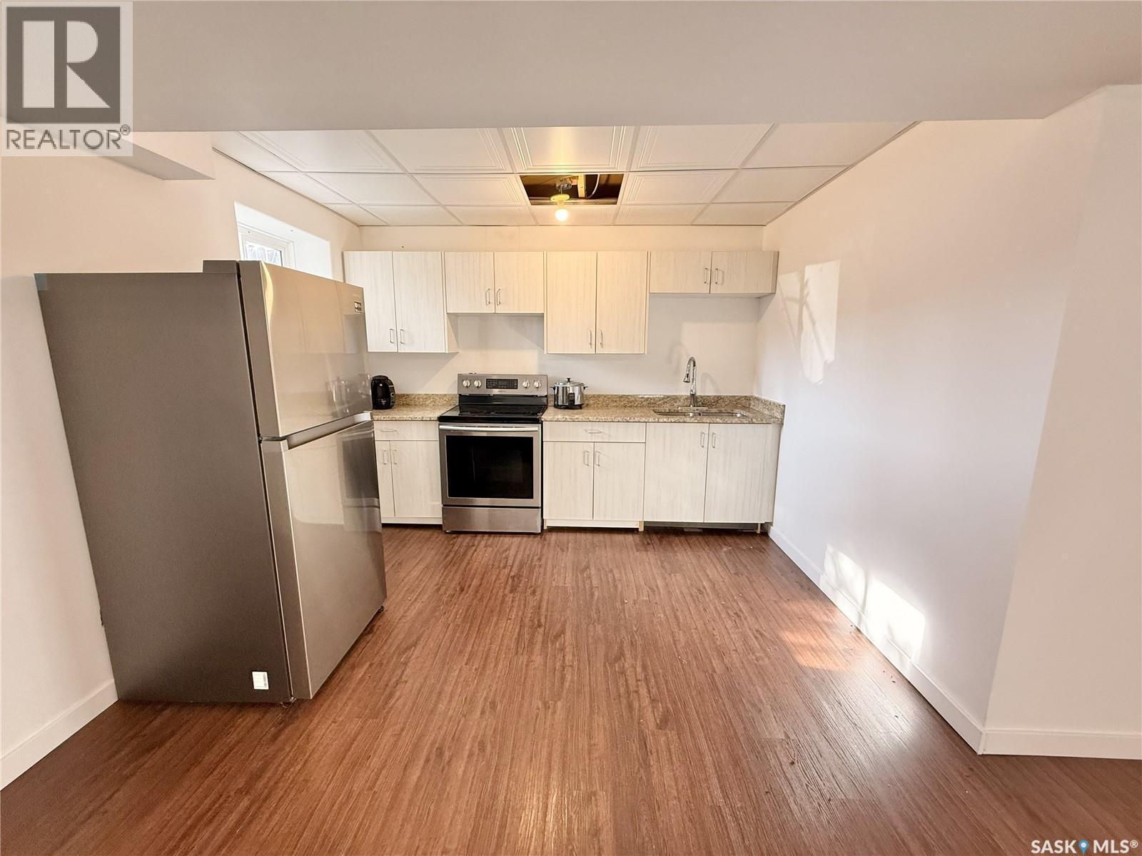 320 Herbert Avenue, Herbert, SK - Indoor Photo Showing Kitchen With Stainless Steel Kitchen