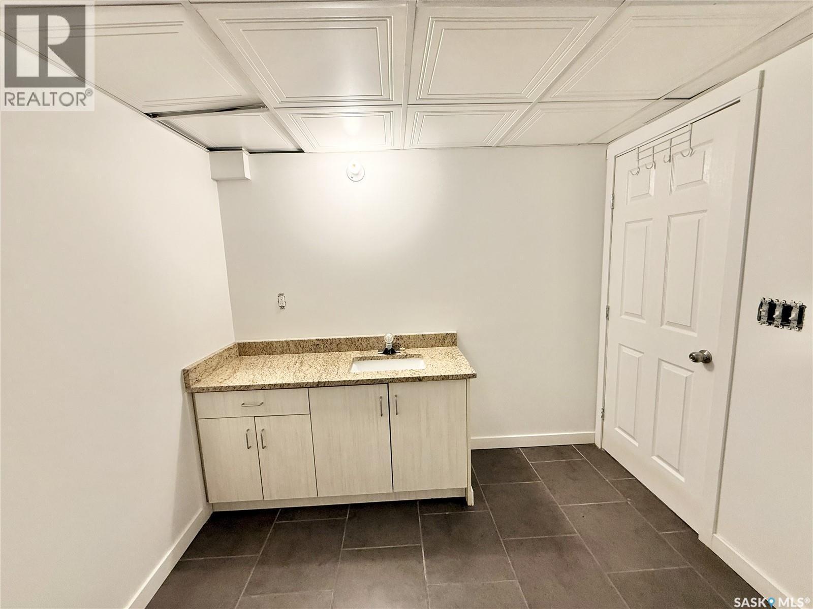 320 Herbert Avenue, Herbert, SK - Indoor