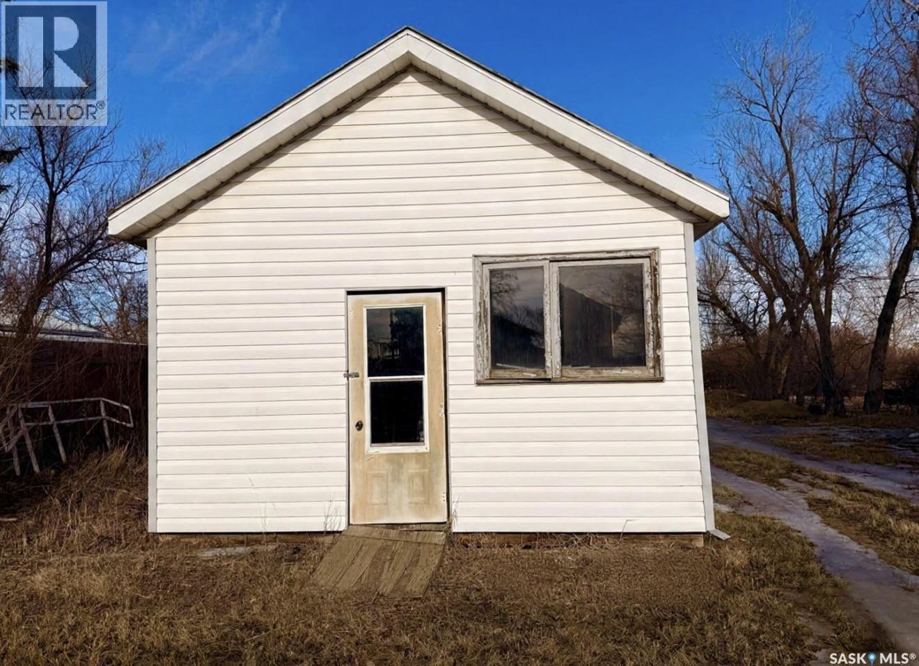 320 Herbert Avenue, Herbert, SK - Outdoor