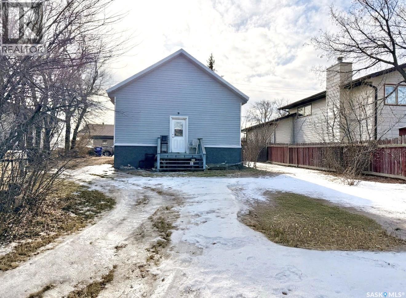 320 Herbert Avenue, Herbert, SK - Outdoor