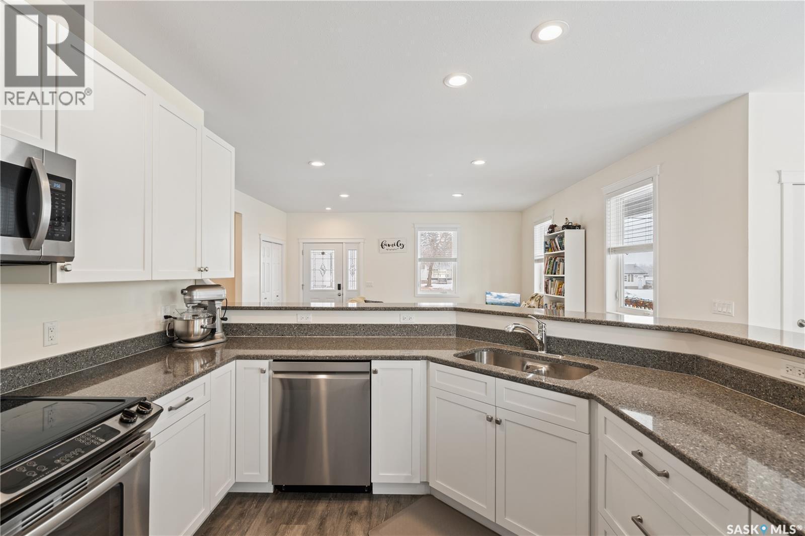 190 1St Street W, Pierceland, SK - Indoor Photo Showing Kitchen