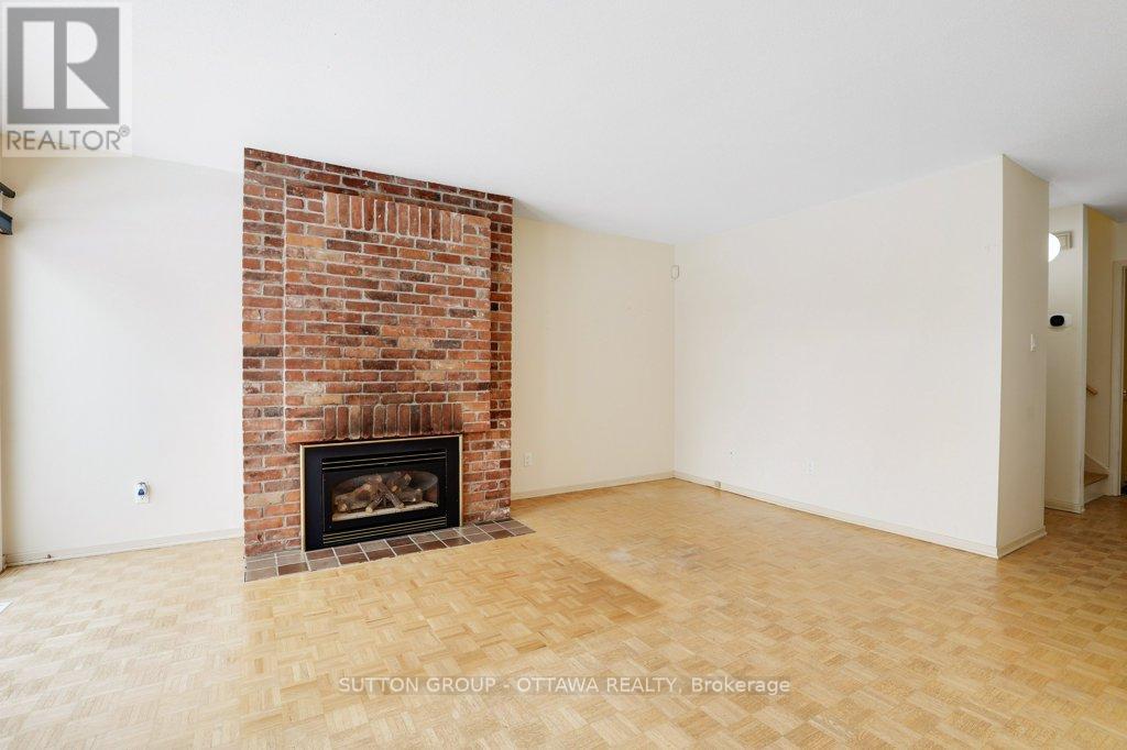 60 - 121 Buell Street, Ottawa, ON - Indoor Photo Showing Living Room With Fireplace