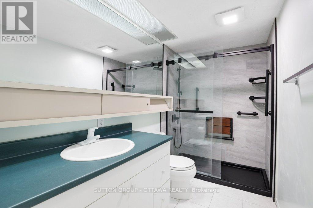60 - 121 Buell Street, Ottawa, ON - Indoor Photo Showing Bathroom