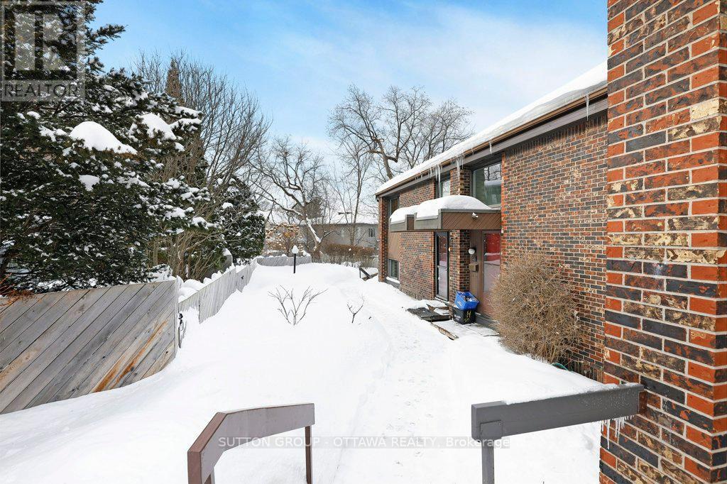 60 - 121 Buell Street, Ottawa, ON - Outdoor