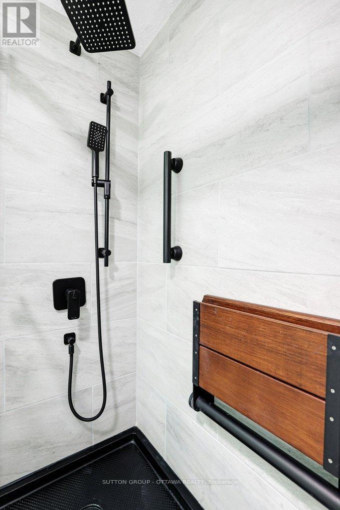 60 - 121 Buell Street, Ottawa, ON - Indoor