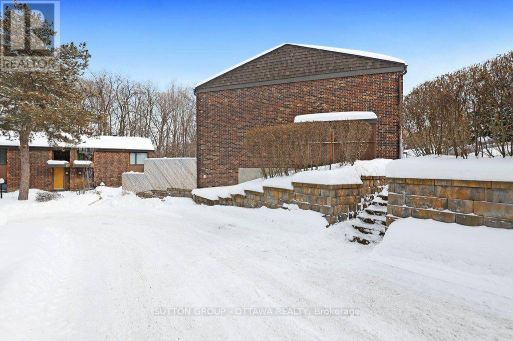 60 - 121 Buell Street, Ottawa, ON - Outdoor