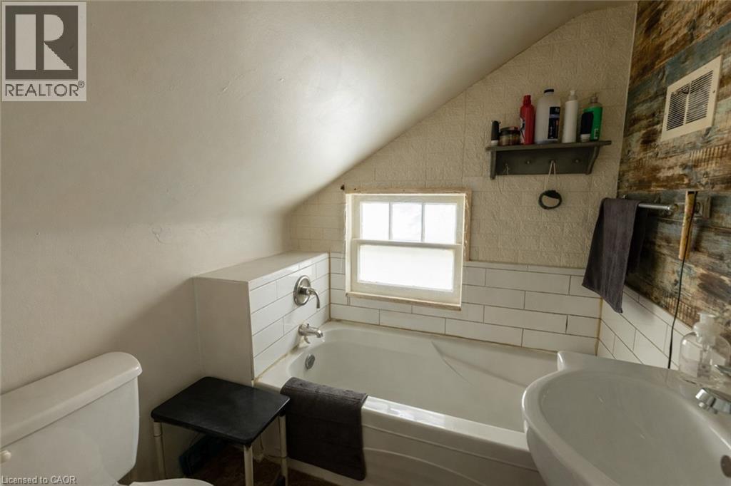 29 Mcnaughton Street, Cambridge, ON - Indoor Photo Showing Bathroom