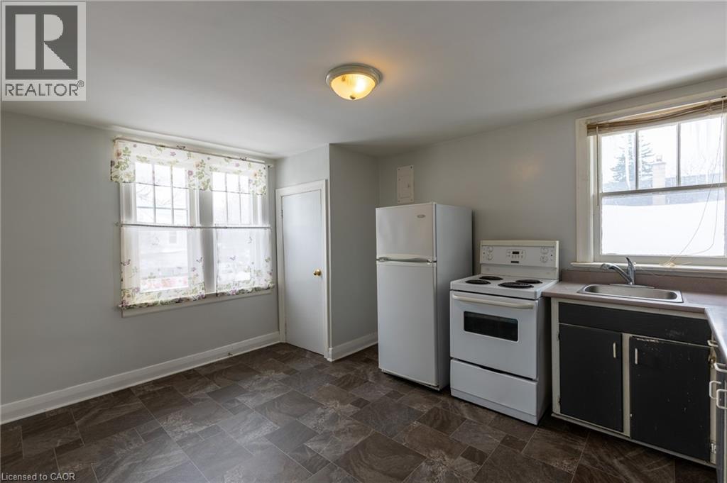 29 Mcnaughton Street, Cambridge, ON - Indoor Photo Showing Kitchen