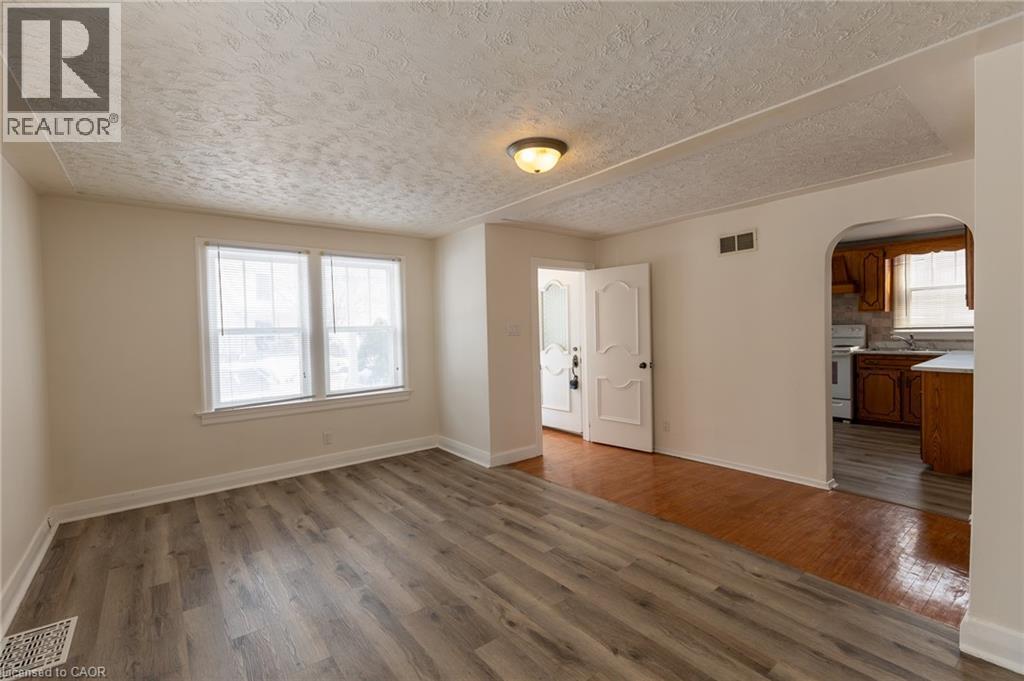 29 Mcnaughton Street, Cambridge, ON - Indoor Photo Showing Other Room